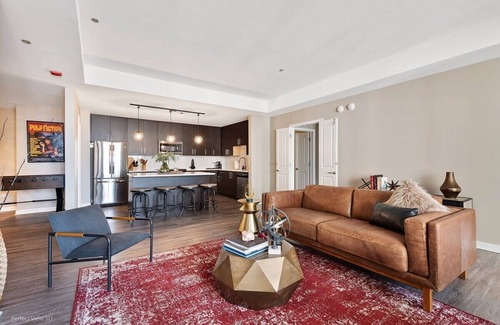 Rush and Division Apartamento | Luxury Meets Fun: Downtown PH w/ Private Game Room