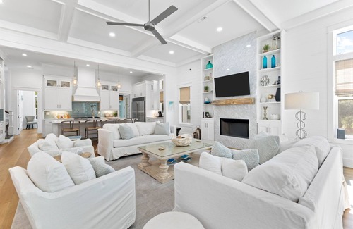 Sugarwood Beach Casa | Luxury Meets Leisure: Private Pool, Chef’s Kitchen & LSV Minutes from the Beach