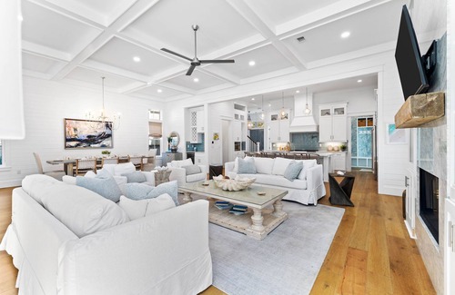 Sugarwood Beach Casa | Luxury Meets Leisure: Private Pool, Chef’s Kitchen & LSV Minutes from the Beach