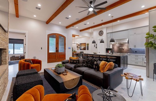 Austin Casa | Designer Interiors, Private Pool & Prime Location - Perfect Getaway Near Austin