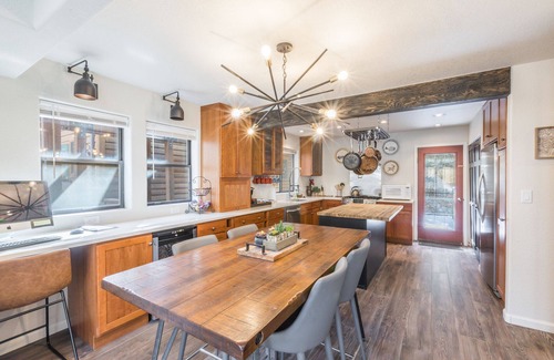 Ouray Condominio | Luxury Meets Tranquil Mountain Retreat-Private Courtyard-Pet-Friendly