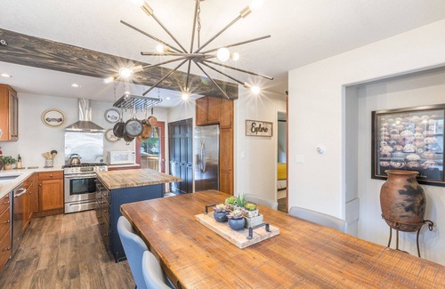 Ouray Condominio | Luxury Meets Tranquil Mountain Retreat-Private Courtyard-Pet-Friendly