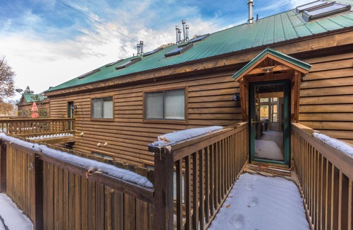 Ouray Condominio | Luxury Meets Tranquil Mountain Retreat-Private Courtyard-Pet-Friendly