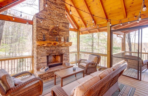 Mineral Bluff Casa | Luxury Mineral Bluff Cabin with Deck and Hot Tub!