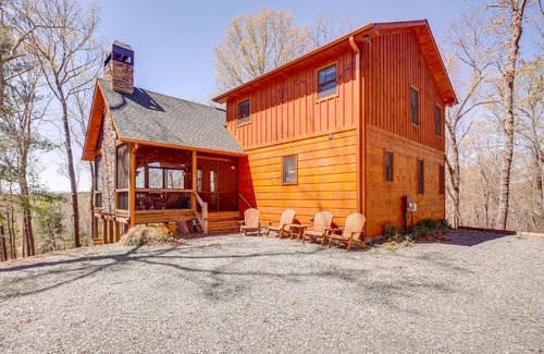 Mineral Bluff Casa | Luxury Mineral Bluff Cabin with Deck and Hot Tub!
