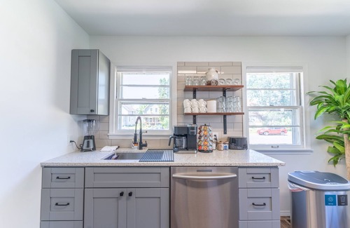 Powderhorn Casa | Luxury Minneapolis 3BR House with Hot Tub!