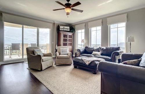 New Smyrna Beach Apartamento | Luxury Minorca ~ Corner Unit ~ Ocean River Views 2 Balconies Paros 606