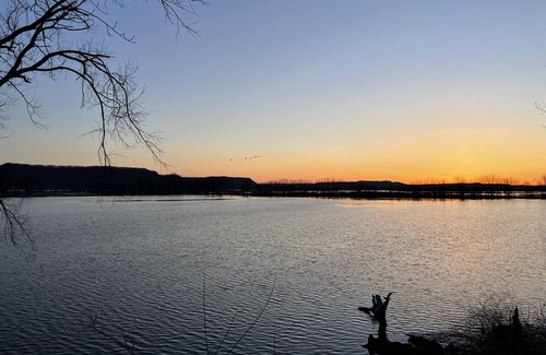 Buffalo City Casa | Luxury Mississippi River Vacation Home w Private Dock-Great Fishing Getaway