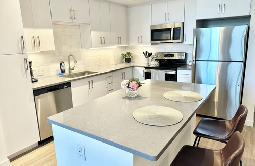 Westgate Apartamento | Luxury & Modern 1-bedroom apartment room in West Palm Beach - POOL & GYM