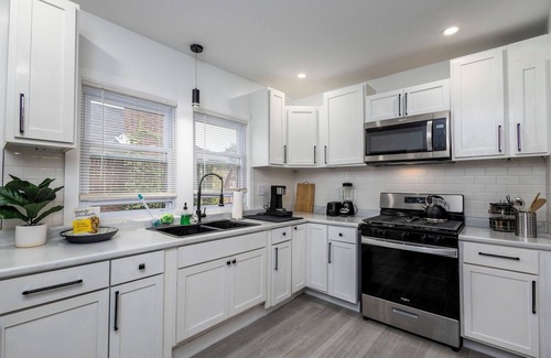 Detroit Casa | Modern Luxury 2 bed 1 bath Getaway