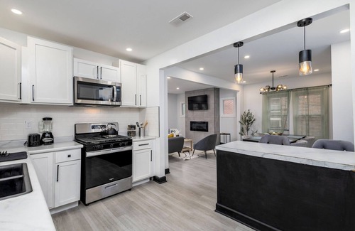 Detroit Casa | Modern Luxury 2 bed 1 bath Getaway