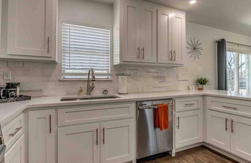 Central Oklahoma City Casa | Luxury Modern 3BR - Private Primary Suite!