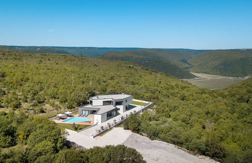 Brgod Villa | Luxury & Modern 4-bedroom villa with complete privacy in delightful Brgod