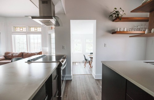 Peterborough Apartamento | Luxury Modern Apartment in Downtown Century Home - 2 Bedroom, Free parking x 4