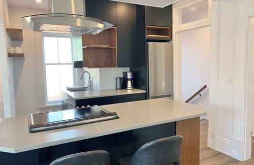 Peterborough Apartamento | Luxury Modern Apartment in Downtown Century Home - 2 Bedroom, Free parking x 4