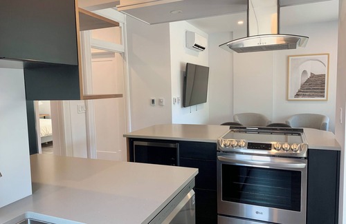 Peterborough Apartamento | Luxury Modern Apartment in Downtown Century Home - 2 Bedroom, Free parking x 4