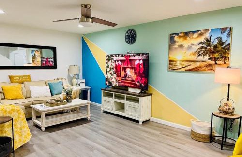 Fort Walton Beach Casa | Luxury Modern & Cute- Minutes to The White-Sand Beaches
