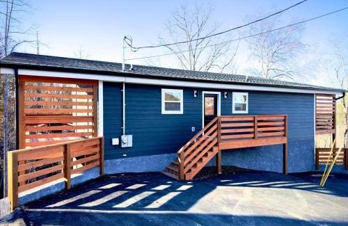 Gatlinburg Casa | Luxury Modern Gatlinburg Cabin Hot Tub and Sauna