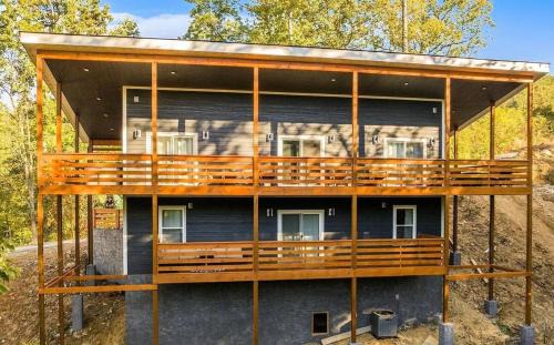 Gatlinburg Casa | Luxury Modern Gatlinburg Cabin Hot Tub and Sauna