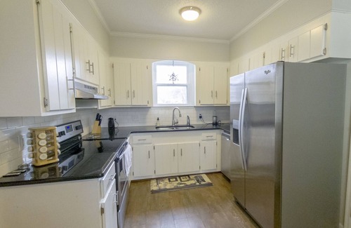 Pine Ridge Casa | Luxury Modern Home Close to Downtown & Airport
