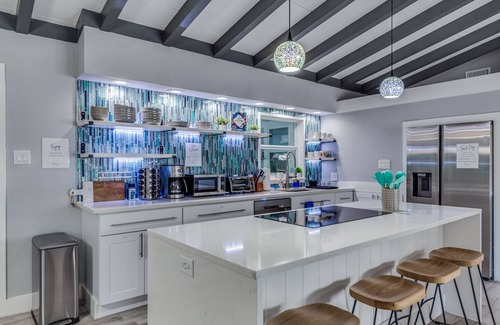 Oak Park - Northwood Casa | Luxury Modern Home with Heated Pool/Hot Tub, Pool Table, Poker Room & Games