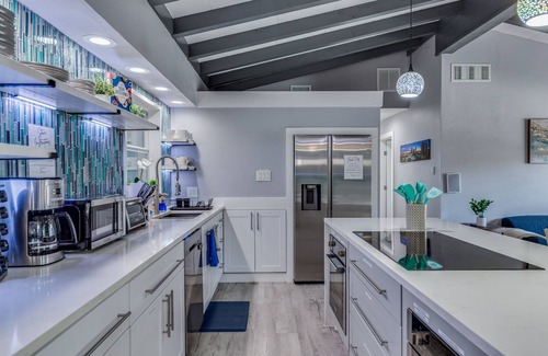 Oak Park - Northwood Casa | Luxury Modern Home with Heated Pool/Hot Tub, Pool Table, Poker Room & Games