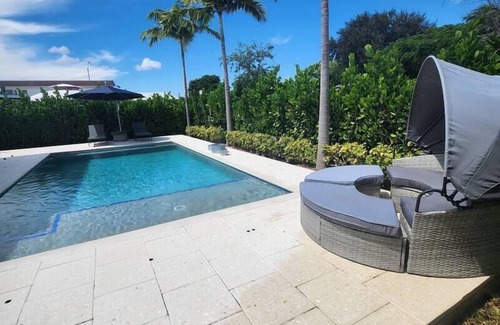 Coral Terrace Casa | Mansion moderna de lujo con piscina en Coral Gable