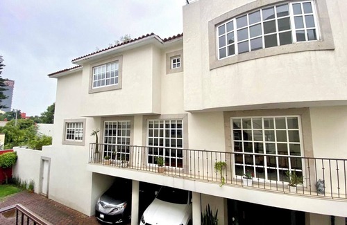 Guadalupe Inn Casa | Casa moderna de Lujo: Para familias, con jardín en exclusiva y segura comunidad.