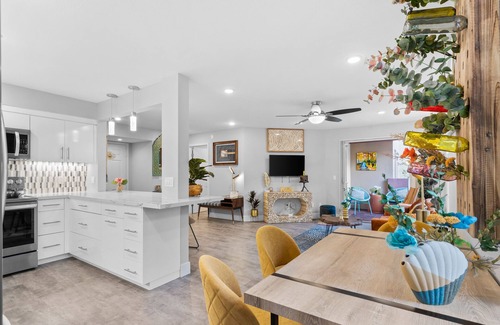 Hillcrest Condominio | Luxury modern resort apt pool-spa in the heart of Sunny San Diego. 🏳️‍🌈 friendly
