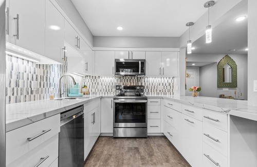 Hillcrest Condominio | Luxury modern resort apt pool-spa in the heart of Sunny San Diego. 🏳️‍🌈 friendly