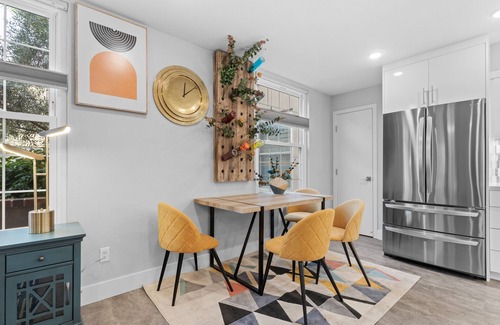 Hillcrest Condominio | Luxury modern resort apt pool-spa in the heart of Sunny San Diego. 🏳️‍🌈 friendly