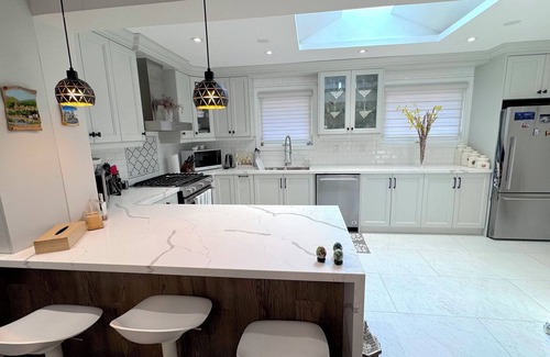 Cooksville Casa | Luxury Modern Retreat: Sauna, Theatre, Pool Table