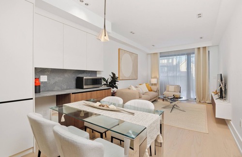 Bickford Park Casa | Luxury Modern Stay in Downtown Toronto! Brand New Executive House