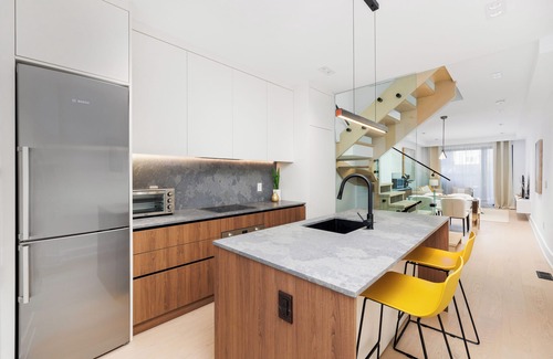 Bickford Park Casa | Luxury Modern Stay in Downtown Toronto! Brand New Executive House