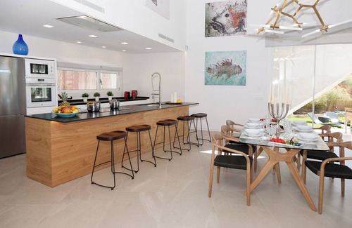 Crestatx Chalet De Esquí | Villa de lujo de estilo moderno con jardín y piscina climatizada
