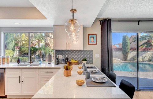 Paradise Casa | Hogar moderno personalizado + piscina, spa, golf (para 16)