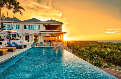 Montego Bay Villa | NUEVA VILLA DE LUJO, 180 VISTAS, PISCINA, RESORT / MEMBRESÍA DEL GOLF INCLUIDO, CHEF, PERSONAL