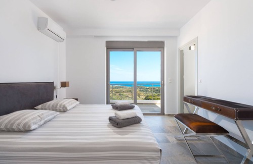 Kalithies Villa | ¡Villa de lujo moderna con vistas al mar a solo 7 minutos en coche del centro de Faliraki!