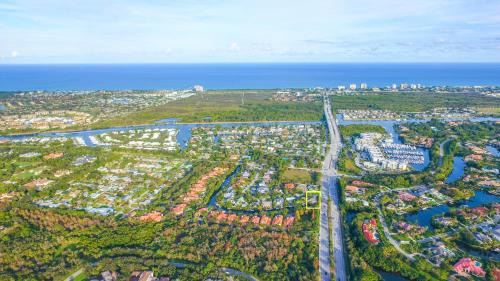 Palm Beach Gardens Casa | Luxury Modern Waterfront House in BEST Location! King Bed Suite & Close to Beach