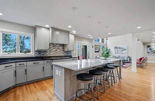 Mount Holly Casa | Luxury Modern Waterfront Retreat
