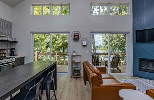 Decatur Casa | Luxury modern with breathtaking sunset views!