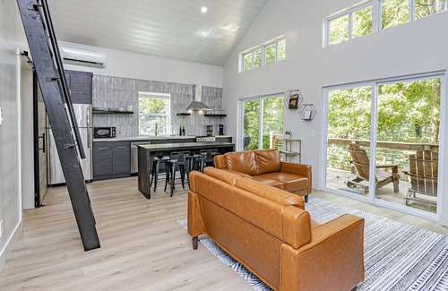 Decatur Casa | Luxury modern with breathtaking sunset views!