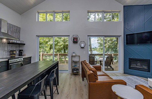 Decatur Casa | Luxury modern with breathtaking sunset views!