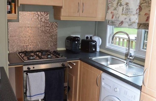 Wigginton Cabina | Luxury Moorhen Lodge & Hot Tub. 3 miles from York city centre! The best of both!