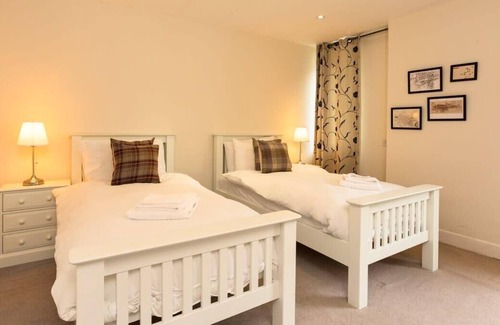 Morningside Casa | Luxury Morningside Cottage with Patio