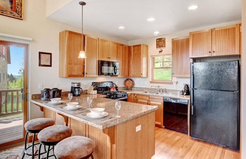 Rendezvous Casa | Luxury Mountain Cabin 760 I Private Hot Tub I Great Views I Best Price I Discounted Attractions