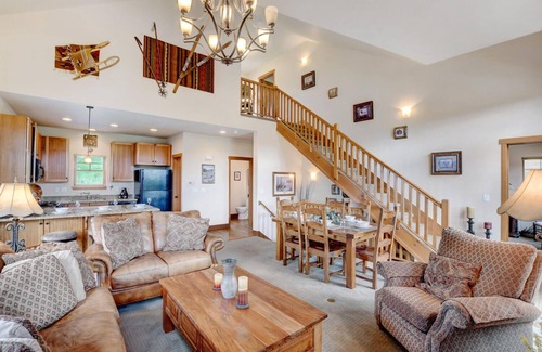 Rendezvous Casa | Luxury Mountain Cabin 760 I Private Hot Tub I Great Views I Best Price I Discounted Attractions