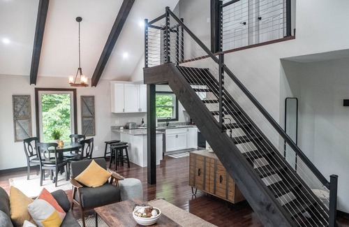 Maurertown Cabina | Luxury mountain cabin W/ hot tub & majestic views