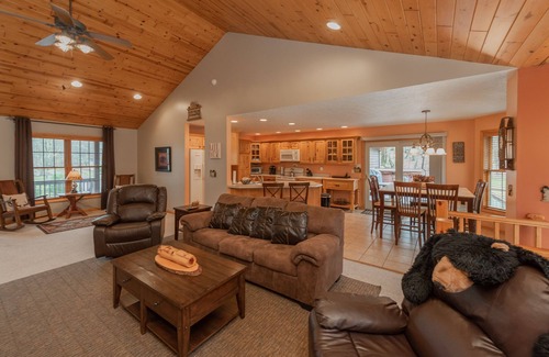 Mountainside Casa | Mountain High- Lake Access Home w / Fire Pit y Jacuzzi