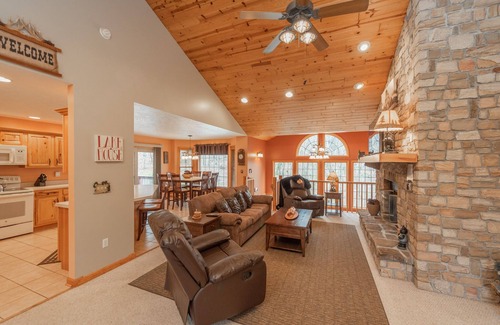 Mountainside Casa | Mountain High- Lake Access Home w / Fire Pit y Jacuzzi